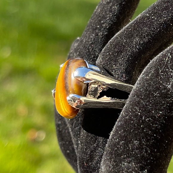 Beautiful Round Silver tone Tiger Eye ring size 5 1/2 size 17 - Picture 3 of 4